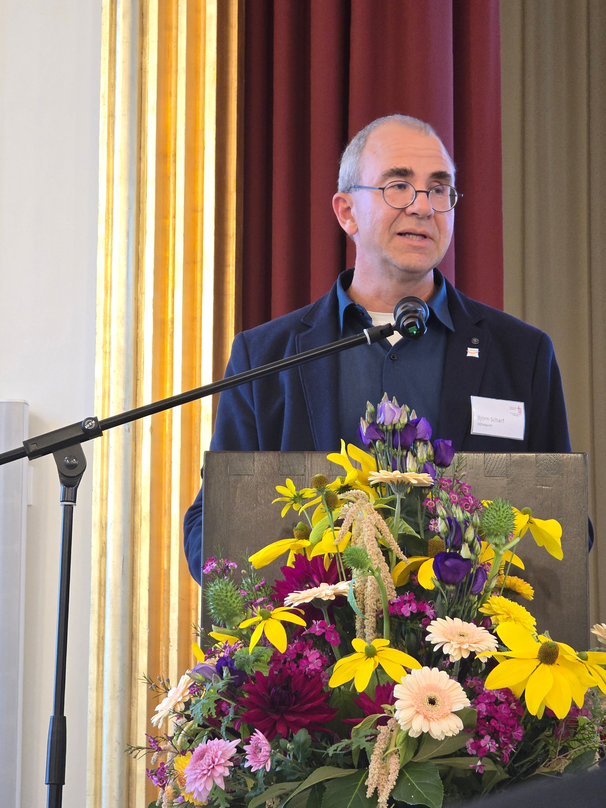 Auch Björn Scharf von Stiftungsrat der Stiftung für das Ehrenamt betonte die Wichtigkeit des ehrenamtlichen Engagements. Ehrungsfeier Ehrenamtliche