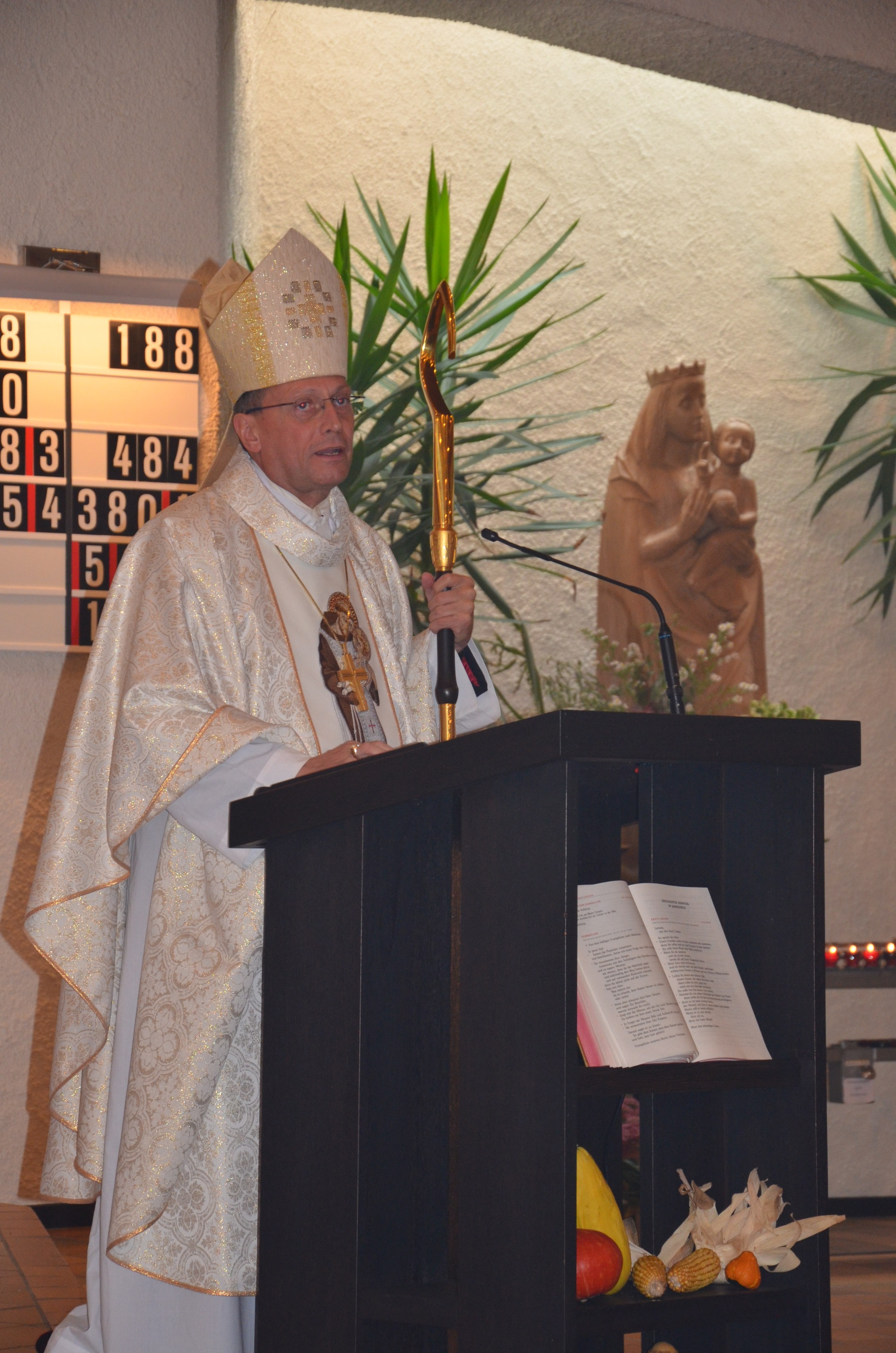 Erzbischof Herwig Gössl in St. Franziskus
