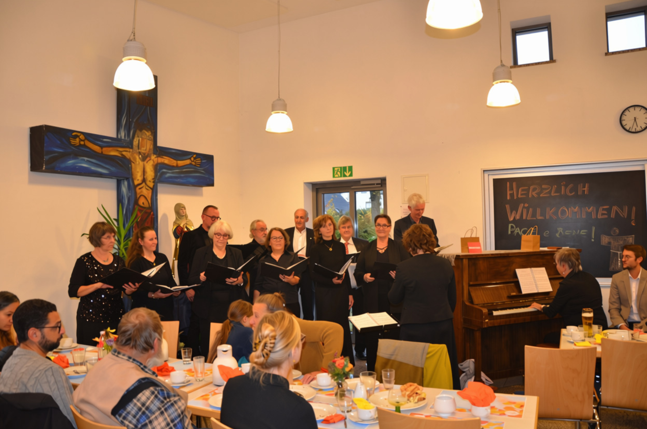 50 Jahre St.-Franziskus-Kirche in Schwarzenbach an der Saale Zu Sehen sind das Ensemble und Gäste, welche gemeinsam den Nachmittag ausklingen lassen