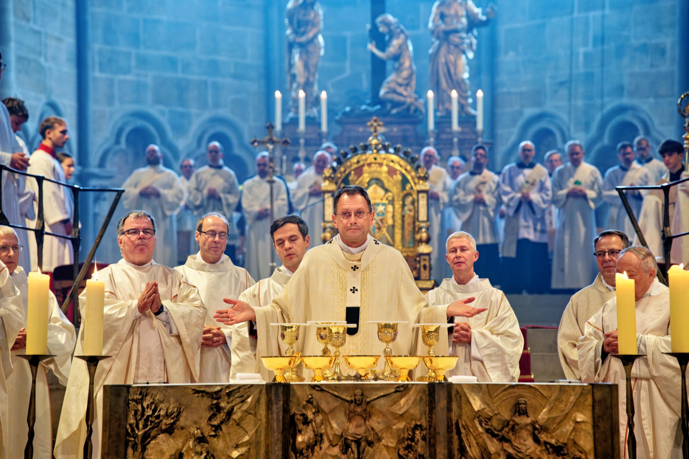 Erzbischof Herwig Gössl hat im Bamberger Dom vier Ständige Diakone geweiht Diakonenweihe