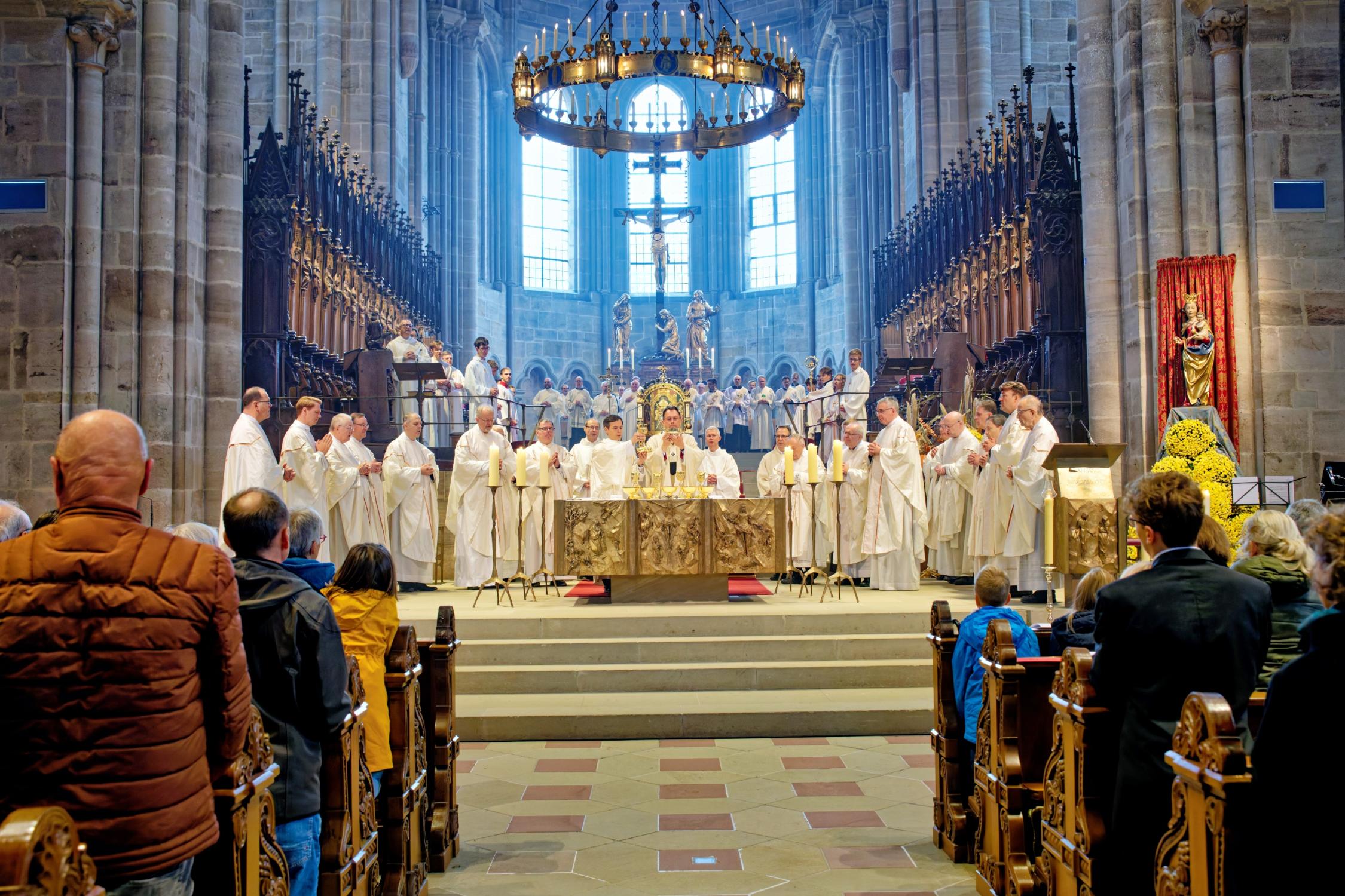 Erzbischof Herwig Gössl hat im Bamberger Dom vier Ständige Diakone geweiht Diakonenweihe