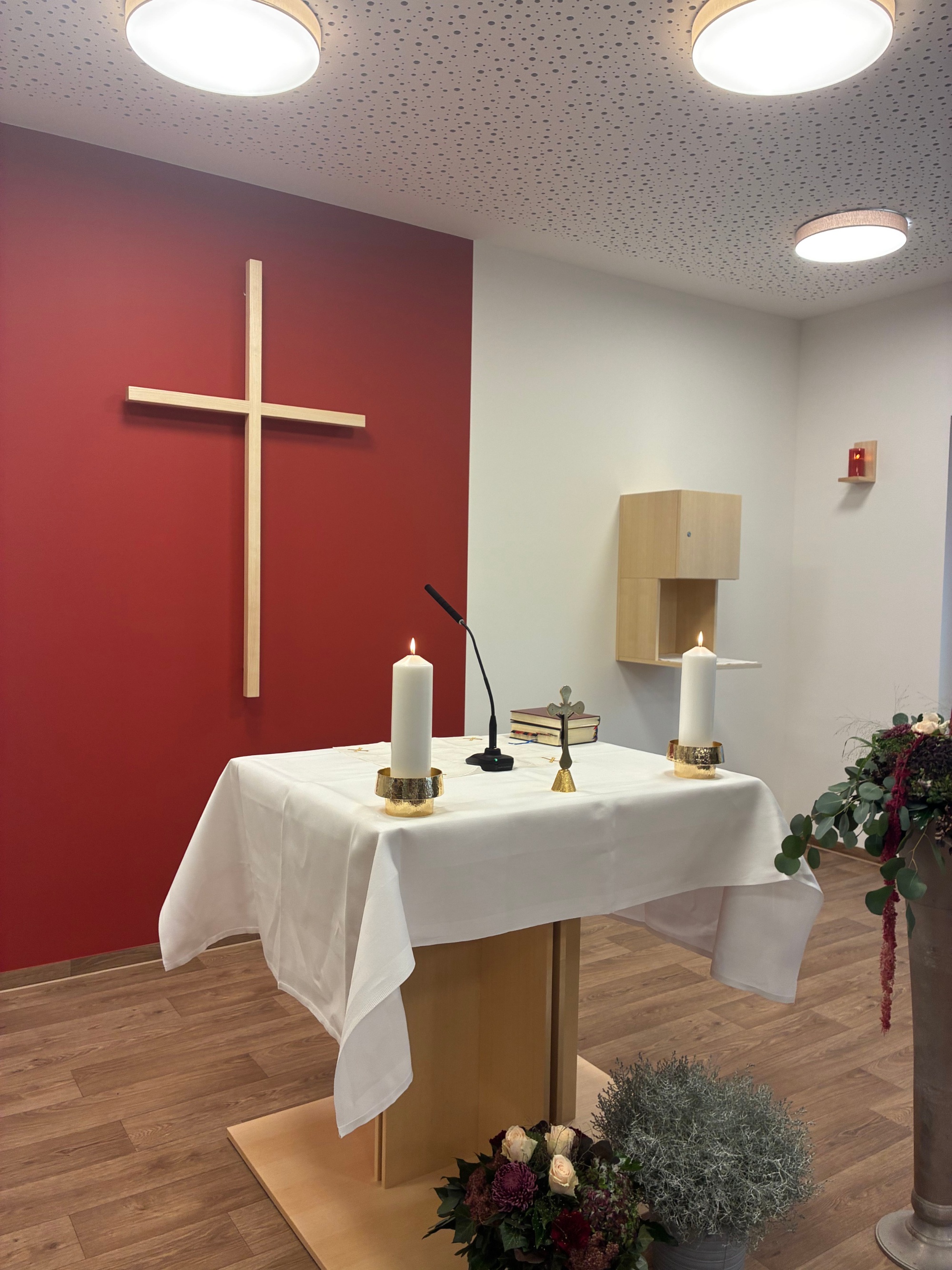 Altar der Kapelle im St. Josef Caritas-Seniorenzentrum in Münchberg