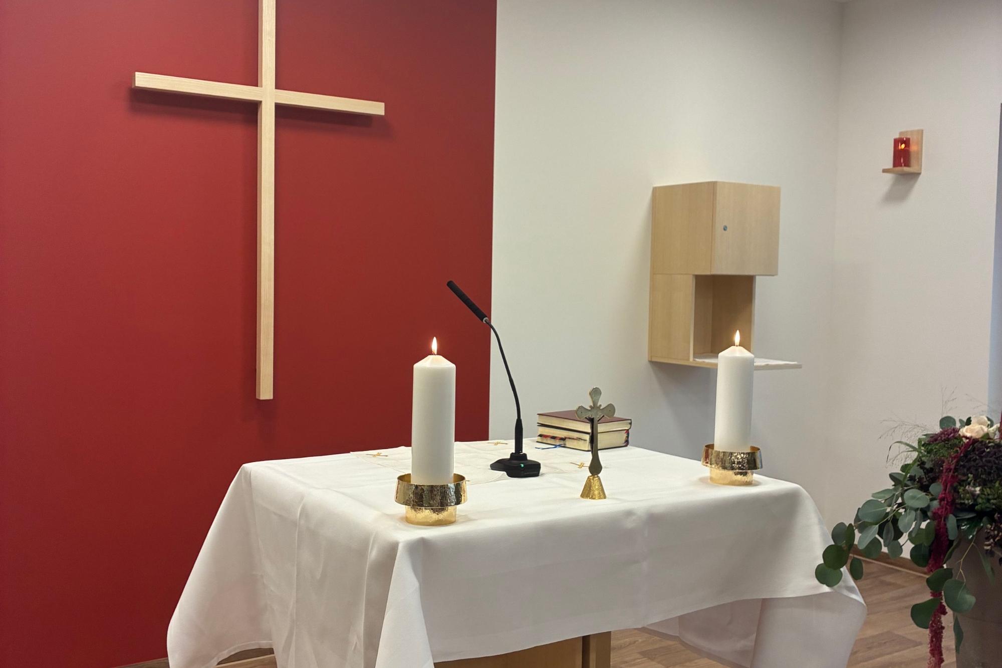 Altar der Kapelle im St. Josef Caritas-Seniorenzentrum in Münchberg