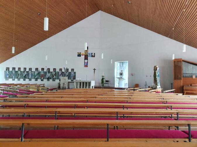 Rehau, Apostelkirche außen