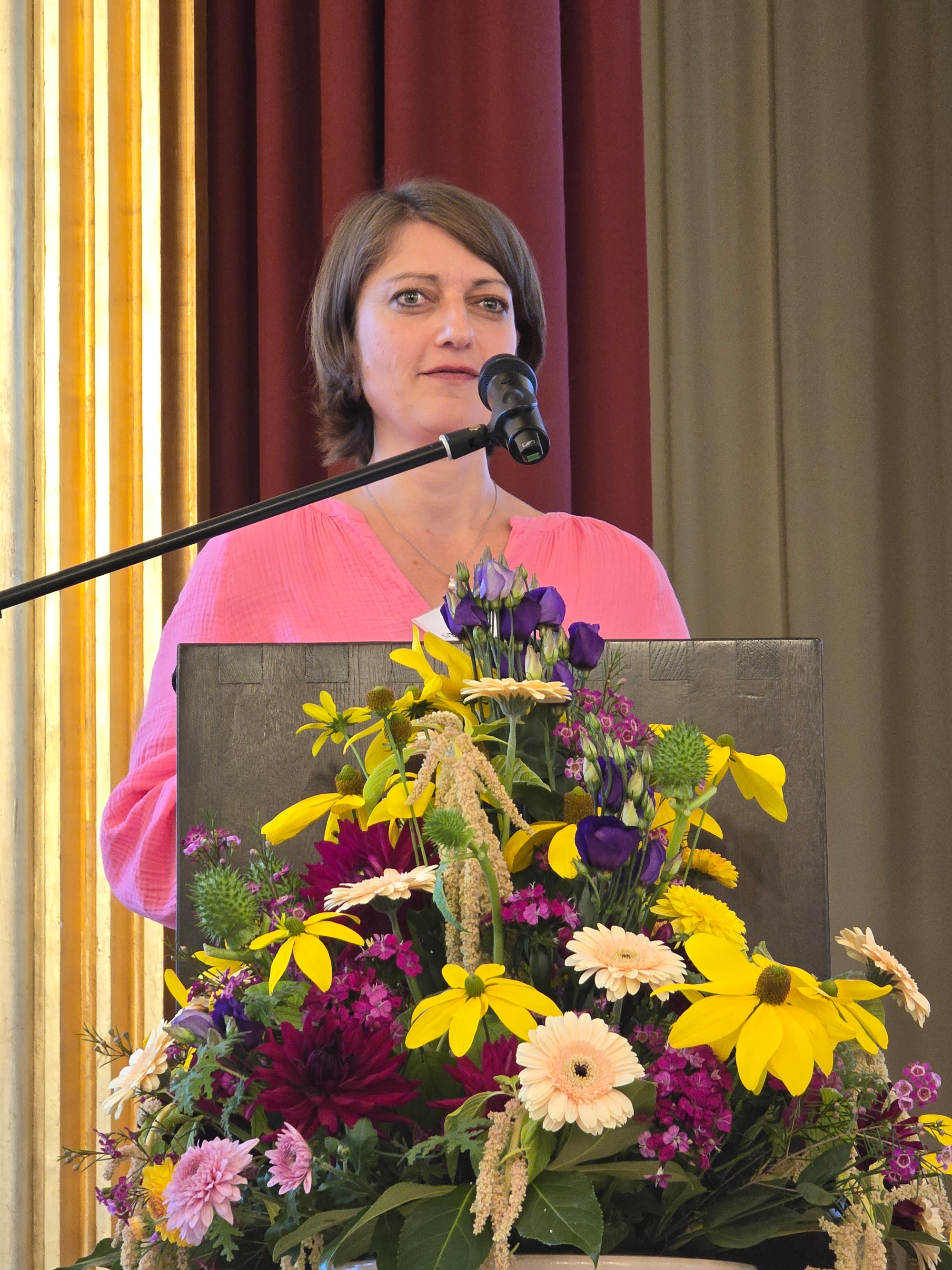 Sonja Salzhuber, ebenfalls Mitglied des Stiftungsrats der Stiftung für das Ehrenamt, übernahm die Vorstellung einiger ehrenamtlicher Gruppen. Ehrungsfeier Ehrenamtliche