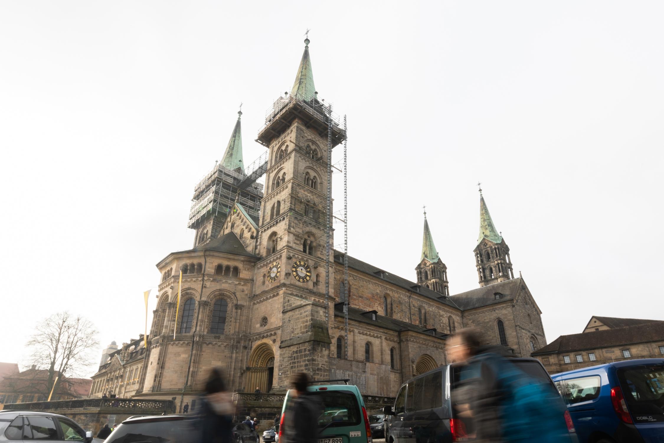 Trubel am Bamberger Dom Amtseinführung Erzbischof Herwig Gössl